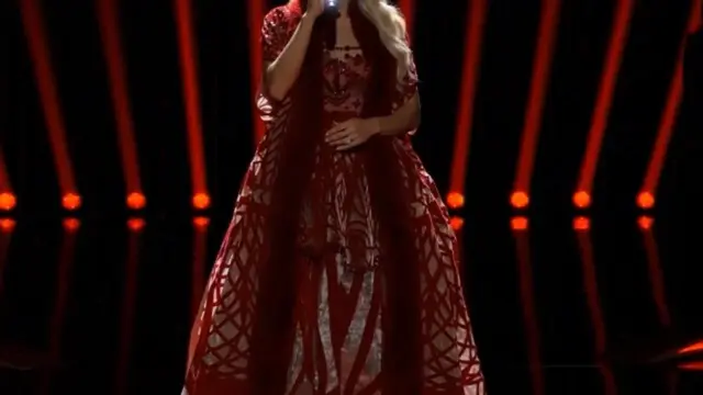 Gaun Diana M Putri Kembali Dikenakan Carrie Underwood Saat Nyanyi Bareng John Legend