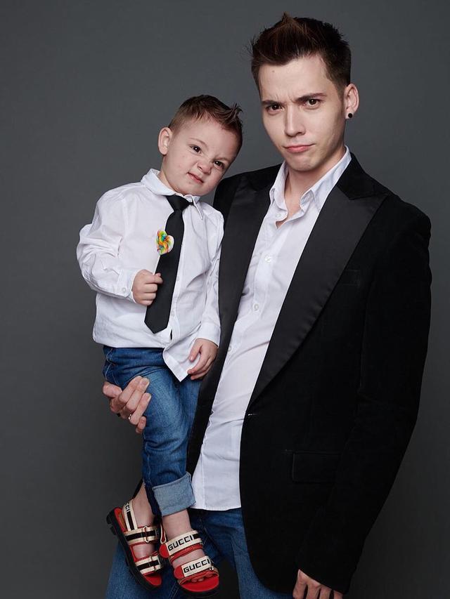7 Pemotretan Stefan William Bareng Anaknya Ini Curi Perhatian
