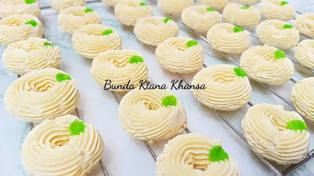 Resep kue Lebaran semprit tapioka. (dok. Cookpad @bundakianakhansa)