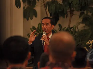 Presiden Joko Widodo saat menerima Badan Pengurus Harian Himpunan Pengusaha Muda Indonesia  (BPH Hipmi) di Istana Negara, Jakarta, Senin (6/4/2015). Jokowi meminta agar para pengusaha optimis bersaing di pasar bebas tahun 2015 (Liputan6.com/Faizal Fanani)