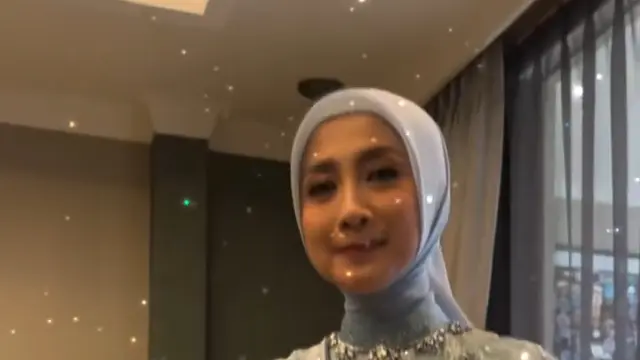 Penampilan Desy Ratnasari di Resepsi Pernikahan Putri Zulhas Jadi Sorotan, Disebut Awet Muda. (instagram/desyratnasariterdepan)