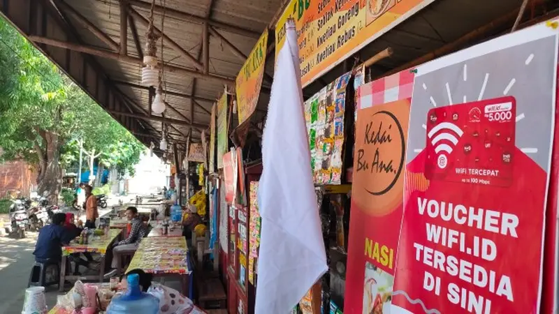 Cerita PKL Cirebon Kibarkan Bendera Putih