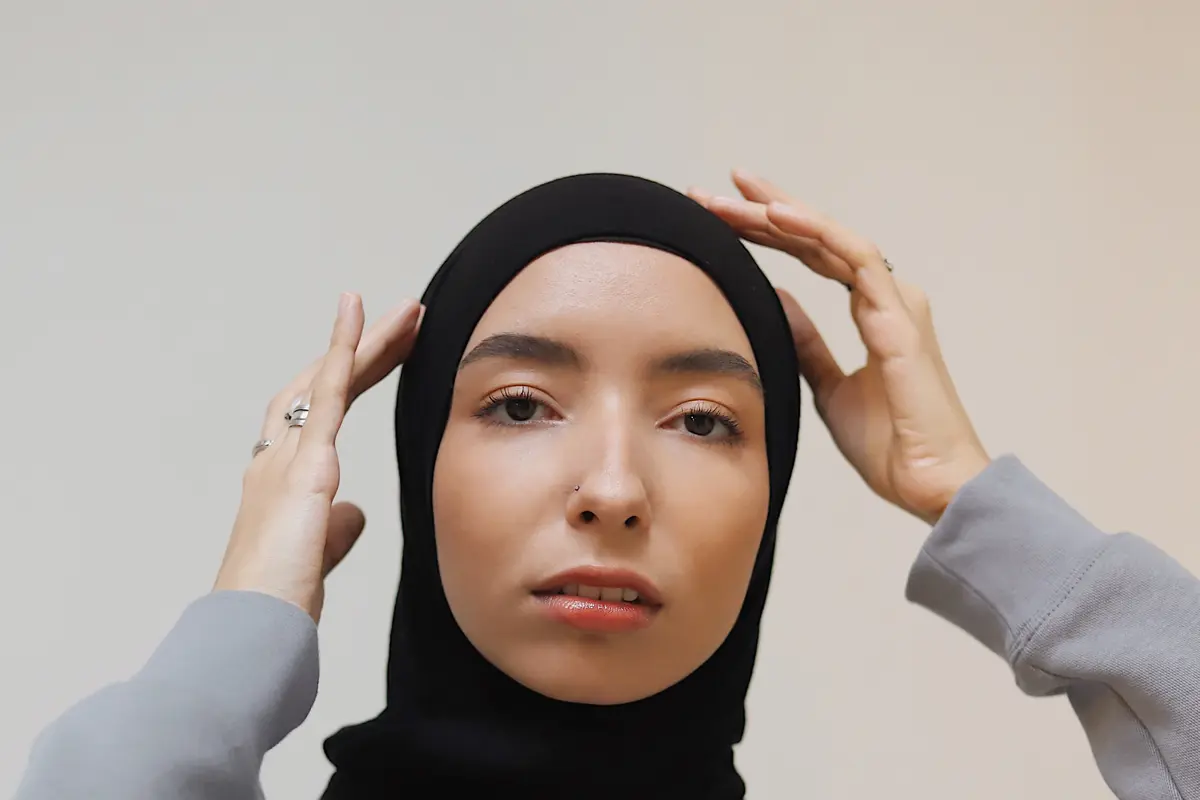 5 Rekomendasi Bahan Kerudung Segi Empat Terbaik, Anti Kusut dan Nyaman Dipakai