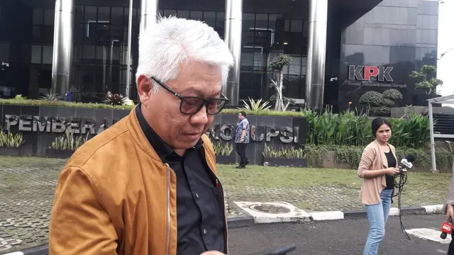Dirut PT Jakpro Dwi Wahyu Daryoto keluar dari Gedung Komisi Pemberantasan Korupsi (KPK)