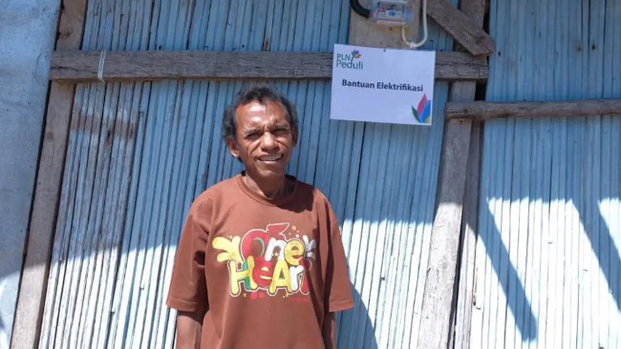 Penantian 20 Tahun, Rumah Benyamin Kini Dipasang Listrik