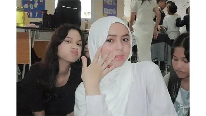 6 Potret Sienna Anak Marshanda di Pemotretan Yearbook, Sekalian Rayakan Ultah