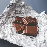Cokelat dibungkus alumunium foil/ilustrasi/copyright pexels.com/Kaboompics.com