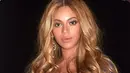 Terlihat dalam beberapa unggahan di akun Instagram pada Jum’at (31/3/2017), Beyonce tampil dan bergaya mengenakan dress berwarna biru dan memperlihatkan perut buncitnya itu. (Instagram/Beyonce)