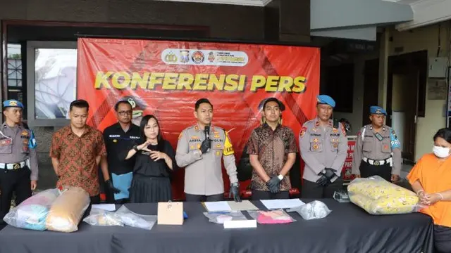 Pelaku ibu pembunuh balitanya diamankan di Polres Tulungagung. (Istimewa)