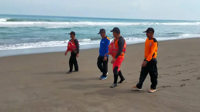 Pencarian nelayan asal Cilacap yang tenggelam di perairan Puring, Kebumen yang tersambar petir. (Foto: Liputan6.com/Basarnas)