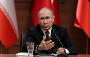 Presiden Rusia Vladimir Putin berbicara dalam pertemuan dengan Presiden Turki Recep Tayyip Erdogan dan Presiden Iran Hassan Rouhani terkait perdamaian Suriah di Ankara, Turki, Rabu (4/4). (AFP PHOTO/ADEM ALTAN)