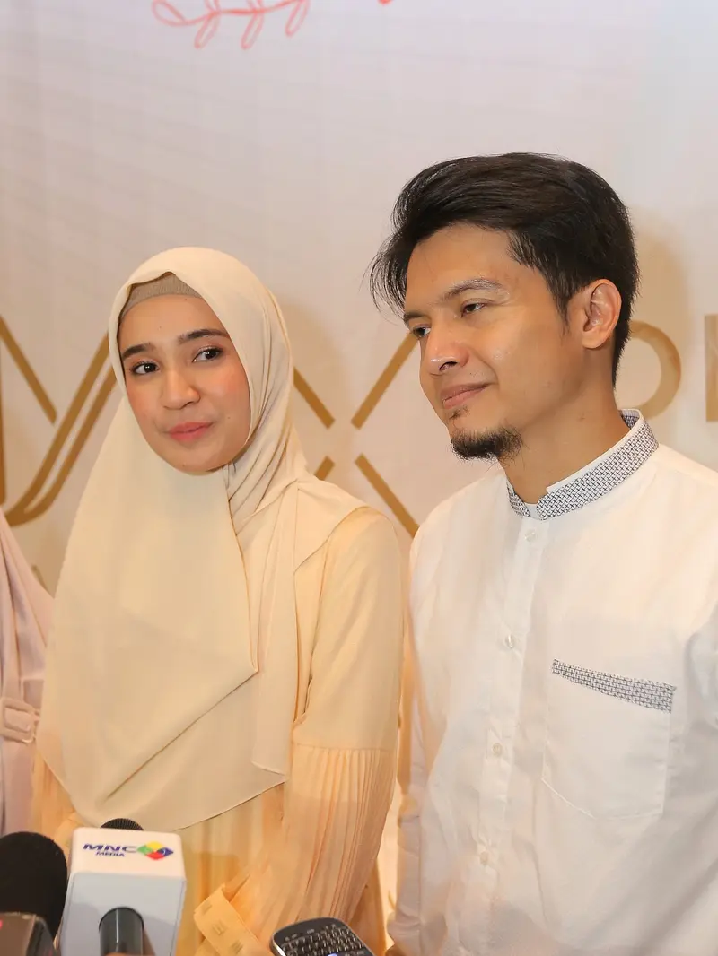 [Fimela] Dhini Aminarti dan Dimas Seto