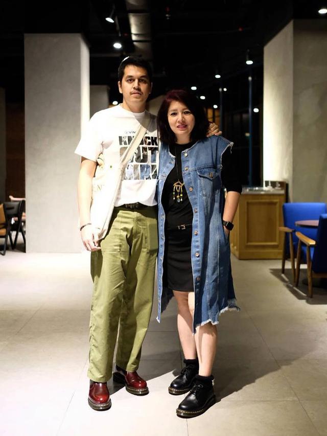 Tak Kalah Keren dari Anak, Ini 6 Potret Ibu Kevin Julio yang Jarang Tersorot