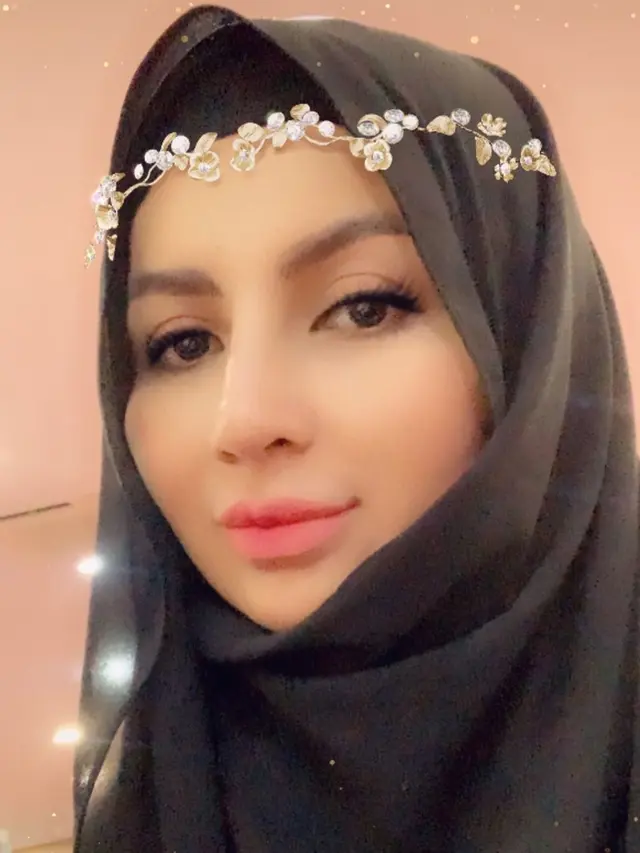 Potret Artis Five Vi Rachmawati Mengenakan Hijab