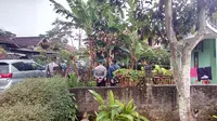 Suasana penggeledahan di rumah bomber Kampung Melayu di Garut, Jawa Barat. (Liputan6.com/Jayadi Supriadin)