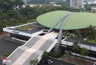 Pemandangan Gedung Nusantara atau Gedung Kura-Kura di Kompleks Parlemen, Senayan, Jakarta, Kamis (19/5/2022). DPR RI menganggarkan Rp 4,5 miliar untuk pengecatan, waterproofing, dan sejumlah komponen terkait dome Gedung Kura-Kura. (Liputan6.com/Angga Yuniar)