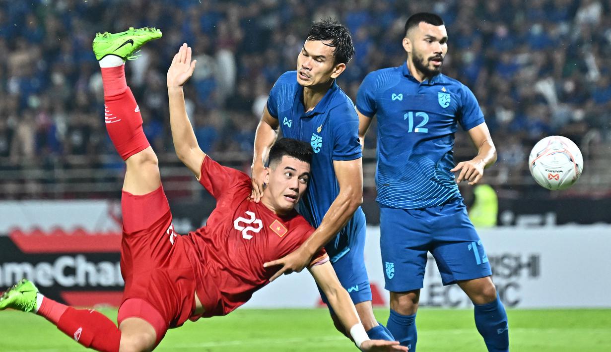 Thailand menyegel gelar ketujuh mereka di Piala AFF setelah menang 1-0 atas Vietnam dalam leg kedua final Piala AFF 2022 di Thammasat Stadium, Pathum Thani, Senin (16/1/2023). (AFP/Lillian Suwanrumpha)