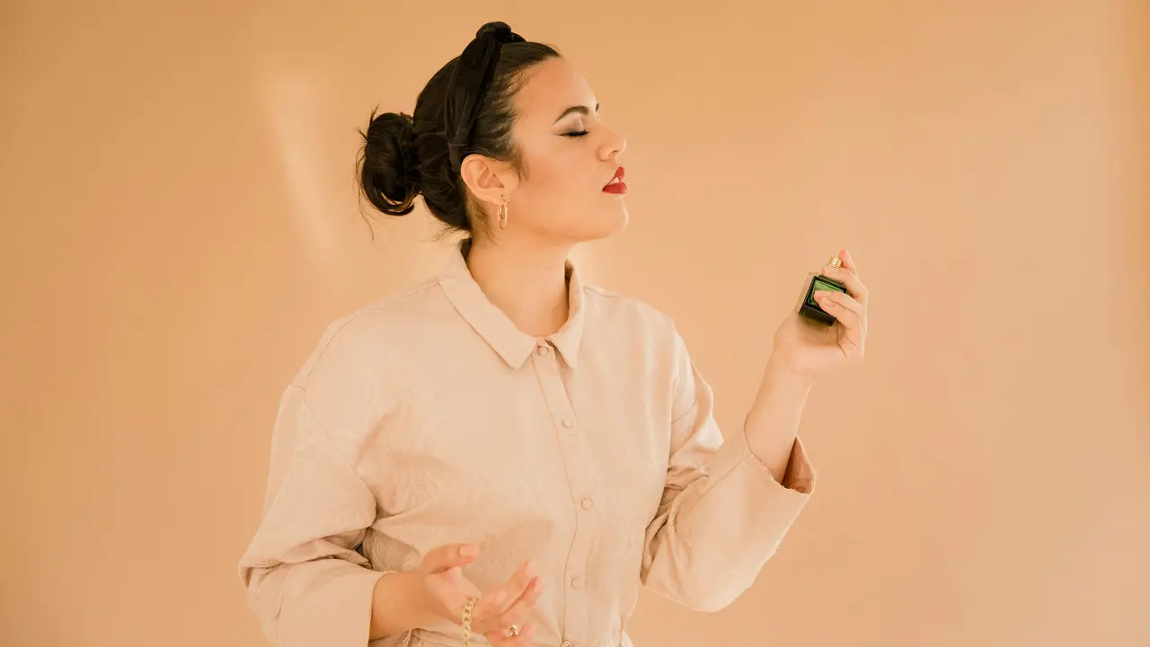 Ingin Punya Aroma Khas Sendiri? Ini Teknik Perfume Layering untuk Aroma Parfum yang Lebih Unik
