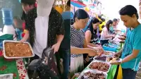 7 Potret Nyeleneh Orang Makan di Acara Kondangan Ini Kocak