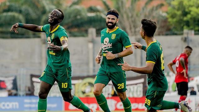 Aksi Makan Konate Kenakan Ban Kapten Persebaya, Cetak Dua Gol