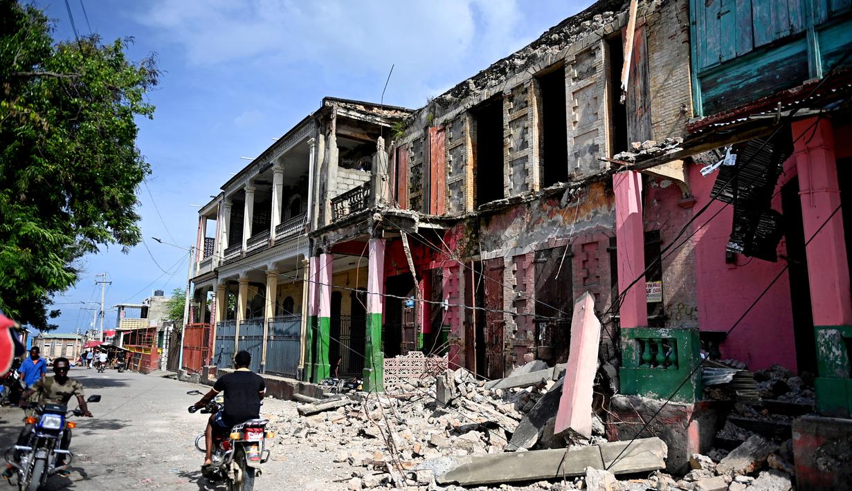 Gempa mengguncang bagian barat Haiti pada Selasa, menewaskan sedikitnya empat orang dan melukai lebih dari dua lusin lainnya, kata otoritas perlindungan sipil. (AFP/Richard Pierrin)