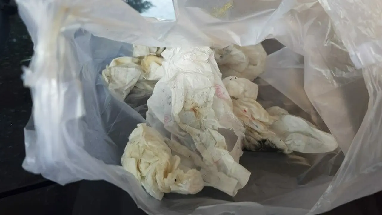 Popok dan Pembalut Wanita yang digunakan pelaku teror di Pekanbaru membakar mobil warga.