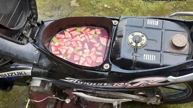 6 Wadah Tempat Minum Es Buah Ini Absurd, Bikin Tepuk Jidat