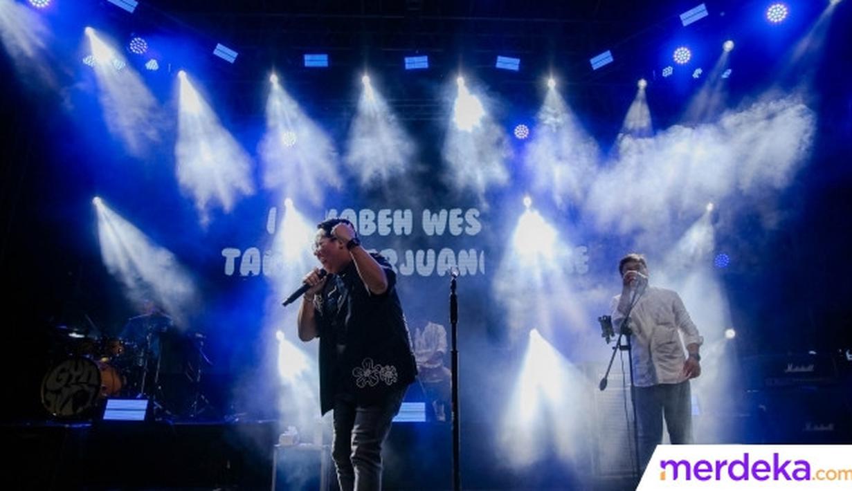 Guyon Waton tampil menghibur para pengunjung KapanLagi Buka Bareng 2023 di Senayan Pak, Jakarta, Sabtu (1/4/2023). (Liputan6.com/Faizal Fanani)