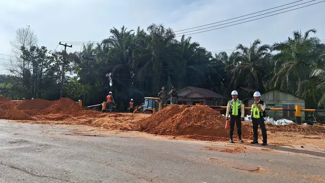 PT Pertamina Hulu Rokan (PHR) menunjukkan respon cepat dan tanggap dalam mengatasi kebocoran pipa yang terjadi di KM 16 Kepenghuluan Bangko Bakti, Kecamatan Bangko Pusako, Kabupaten Rokan Hilir.