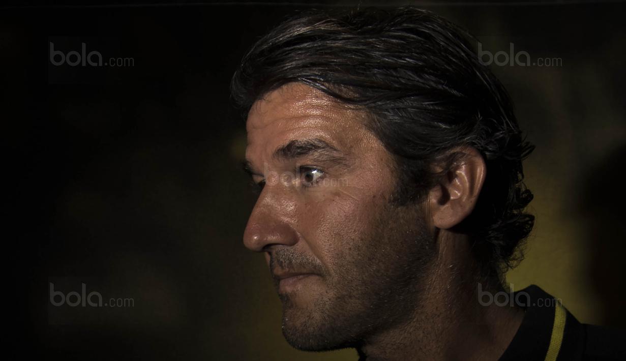 Penunjukan Karl-Heinz Riedle sebagai duta tak lain karena pemain dengan posisi striker tersebut pernah mengantar Borussia Dortmund meraih gelar Bundesliga pada musim 1994/1995 dan 1995/1996. (Bola.com/Vitalis Yogi Trisna)