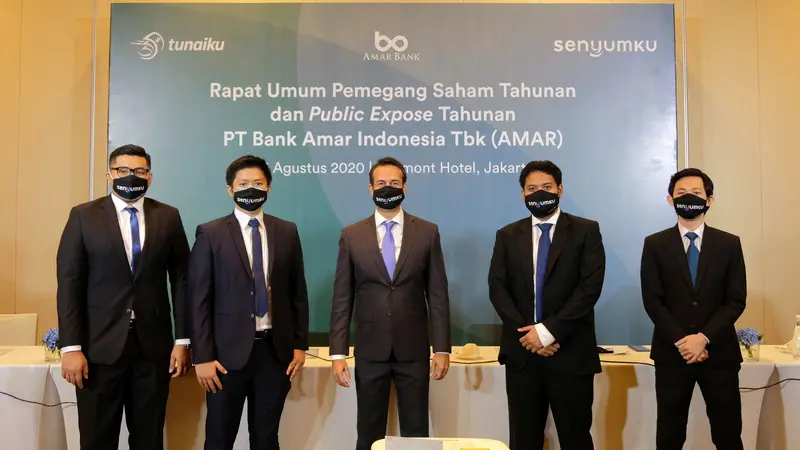 Presiden Direktur Amar Bank Vishal Tulsian bersama jajaran direksi PT Bank Amar Indonesia Tbk. (Dok Amar Bank)