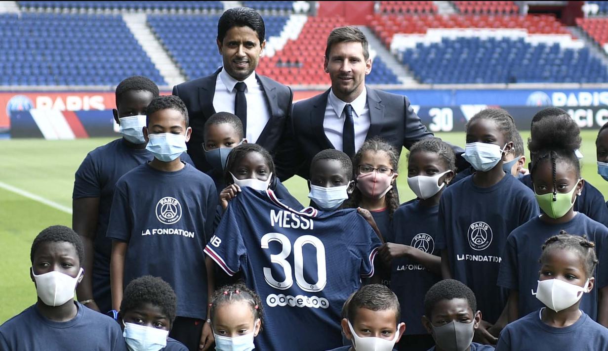 Lionel Messi mengaku senang bakal bahu membahu bersama Neymar dan Kylian Mbappe di lini depan Paris Saint-Germain. Messi tak sabar untuk bisa segera bermain dengan Neymar dan Mbappe.