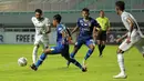 Terus bermain menekan, Persiba Balikpapan harus kebobolan lebih dulu dari Rans Cilegon FC ketika Alfin Tuasalamony (kiri) mencetak gol pada menit ke-10. (Bola.com/M Iqbal Ichsan)