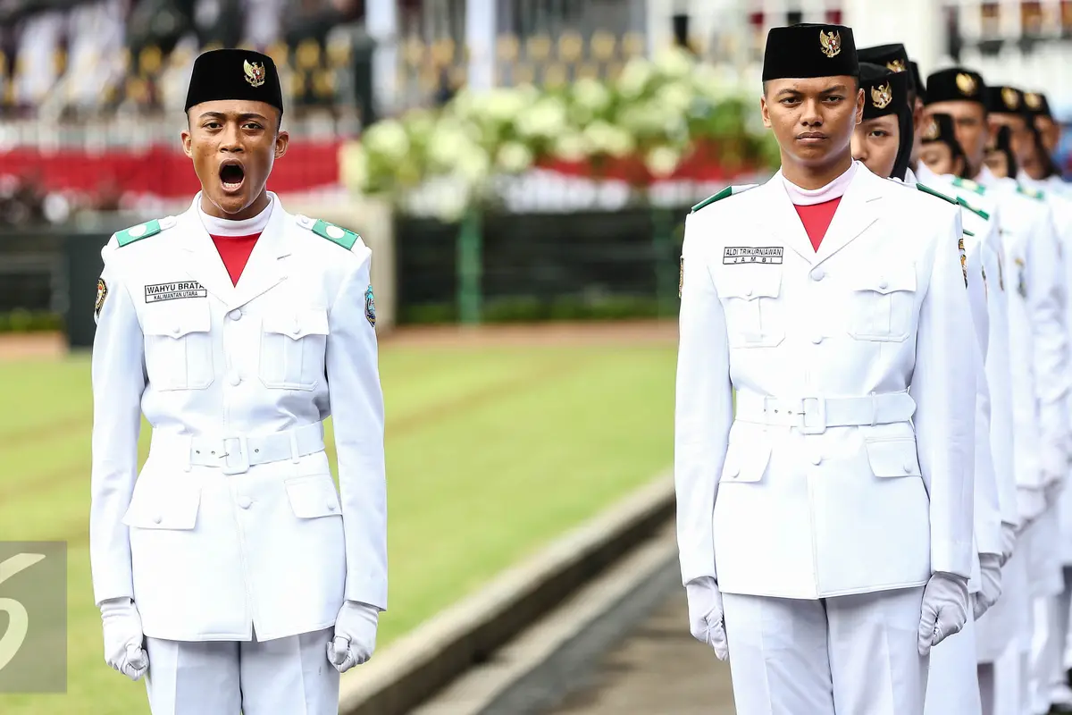 20160815-Presiden-Jokowi-Tinjau-Gladi-Bersih-Paskibraka-Jakarta-FF
