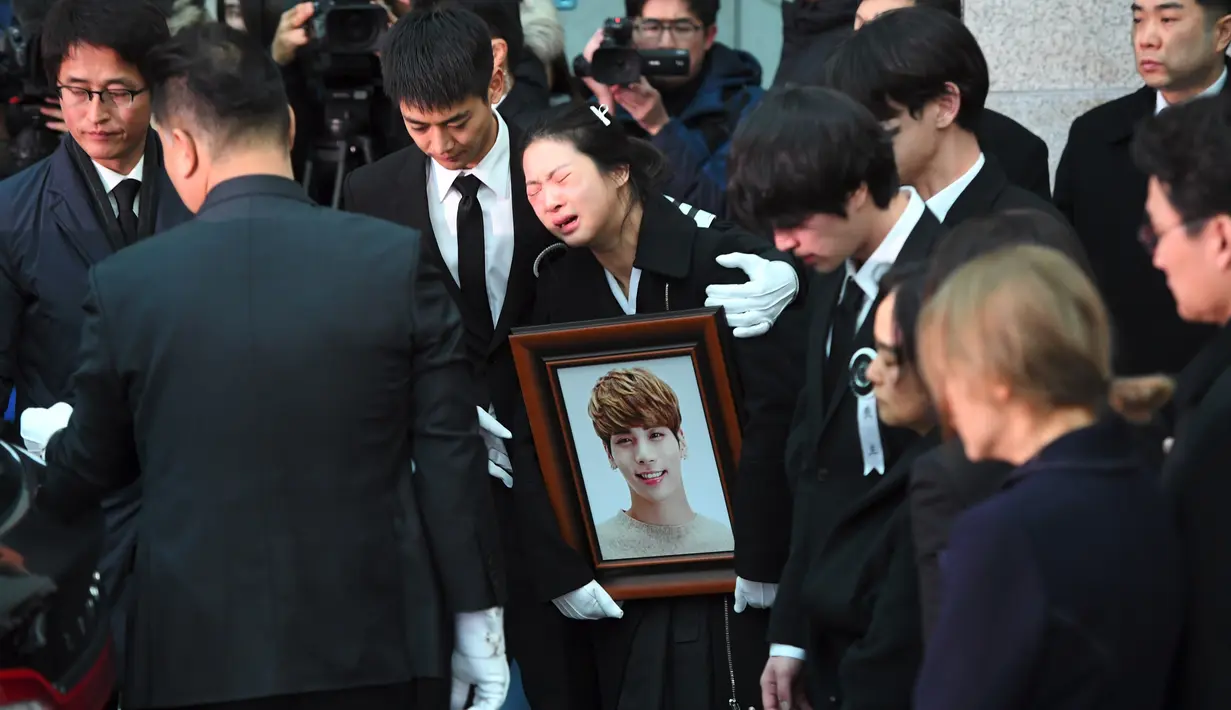 Pria berwajah tampan itu meninggal dunia setelah menghirup karbon monoksida. (JUNG Yeon-Je/AFP)