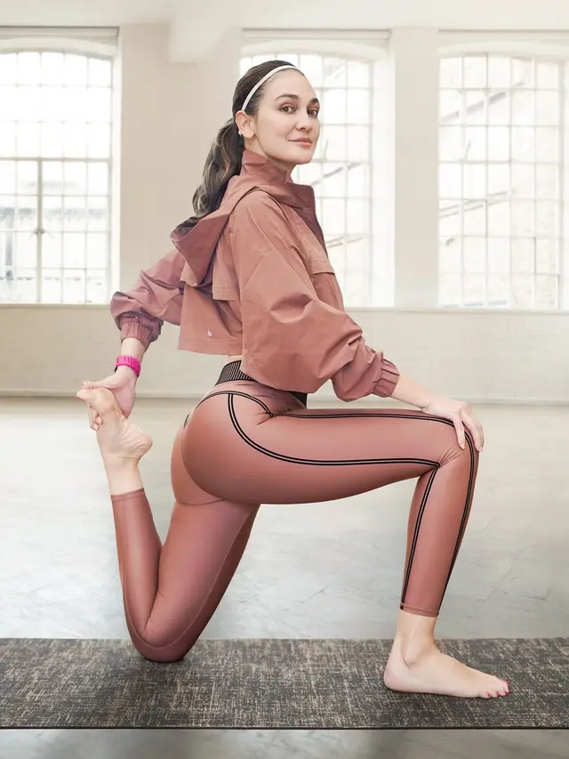 Outfit Olahraga Luna Maya