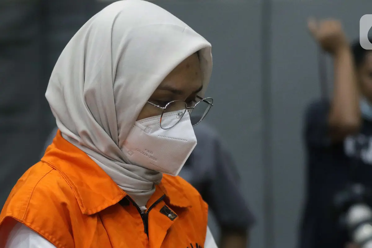 FOTO: Bupati Probolinggo dan Anggota DPR Ditahan KPK