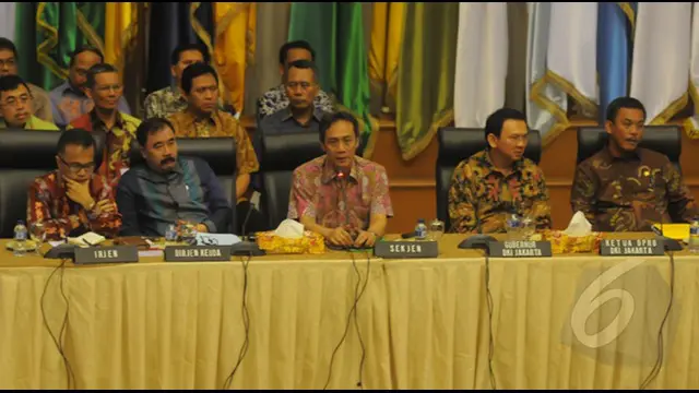 Kementerian Dalam Negeri menemukan piutang pajak Pemerintah Provinsi DKI Jakarta hampir sekitar Rp 11 trilun dalam Rancangan Peraturan Gubernur (Pergub) terkait APBD 2015.