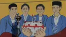Mural bergambar empat mahasiswa Trisakti yang tewas tertembak saat melakukan aksi pada 12 Mei 1998 lalu, Jakarta, Selasa (12/5/2015). Hingga kini pelaku dan dalang peristiwa 12 Mei 1998 belum terungkap. (Liputan6.com/Johan Tallo)