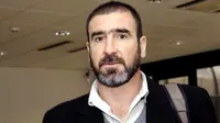 French former football player Eric Cantona arrives, on February 27, 2008 in Paris, for the launching ceremony of the &quot;Football Foundation&quot;, a citizen project, is launched by French Football Federation (FFF). AFP PHOTO/MIGUEL MEDINA