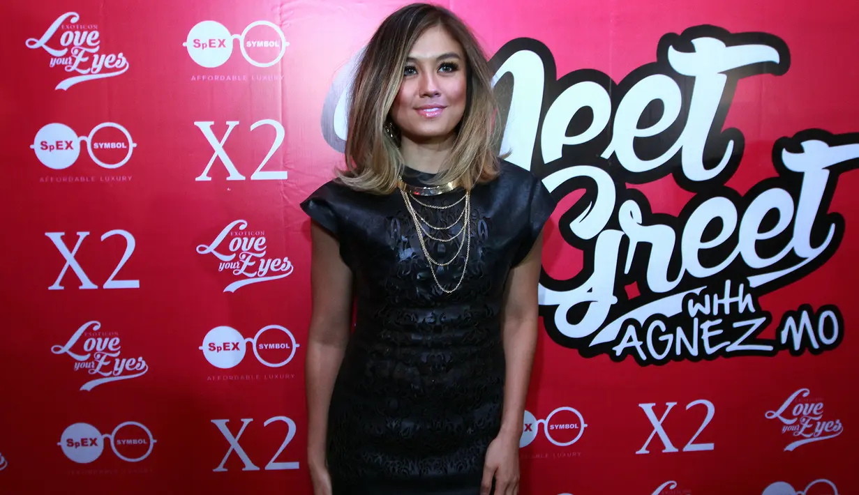 Acara jumpa fans ini diadakan sebagai bentuk apresiasi kepada para pengguna produk lensa kontak tersebut untuk dapat bertemu penyanyi multi talenta ini sebagai ‘brand ambassador’. (Wimbarsana/Bintang.com)