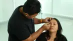 Bagi kamu yang memiliki mata sipit, kini kamu bisa belajar merias matamu jadi lebih ekspresif! simak tutorial make up oleh Yulius Calvin.