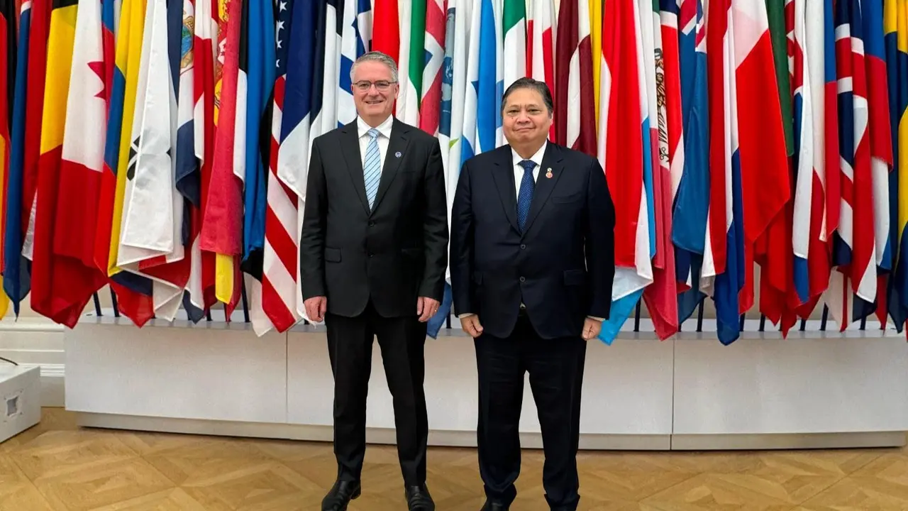 Menko Airlangga dan Matthias Cormann