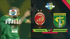 Striker Persebaya, David da Silva mencetak gol cepat saat menghadapi Sriwijaya FC dalam lanjutan Gojek Liga 1 2018 bersama Bukalapak di Stadion Jakabaring, Palembang, Minggu (16/9/2018).
