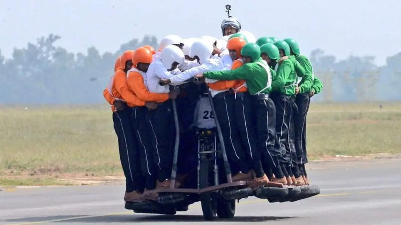Motor ini dinaiki 58 orang