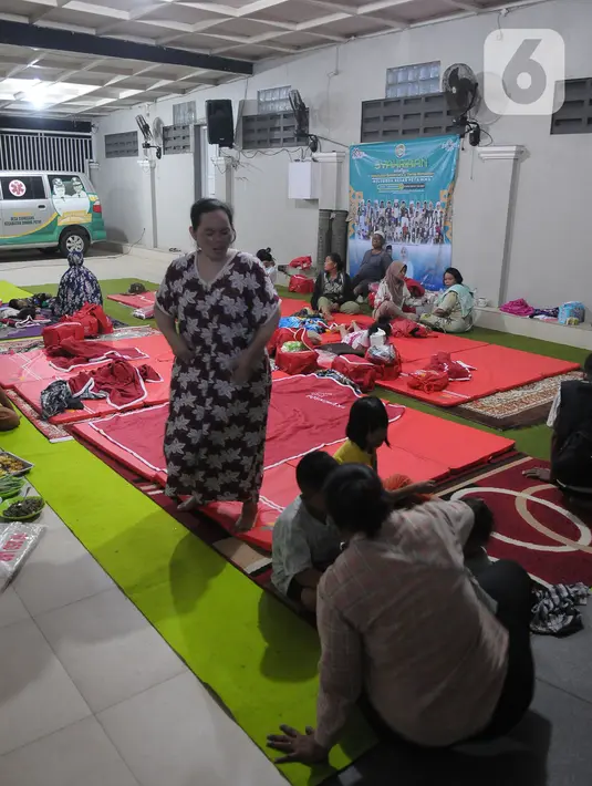 Beberapa ledakan terjadi di gudang munisi daerah TNI AD pada 30 Maret 2024. (merdeka.com/Imam Buhori)