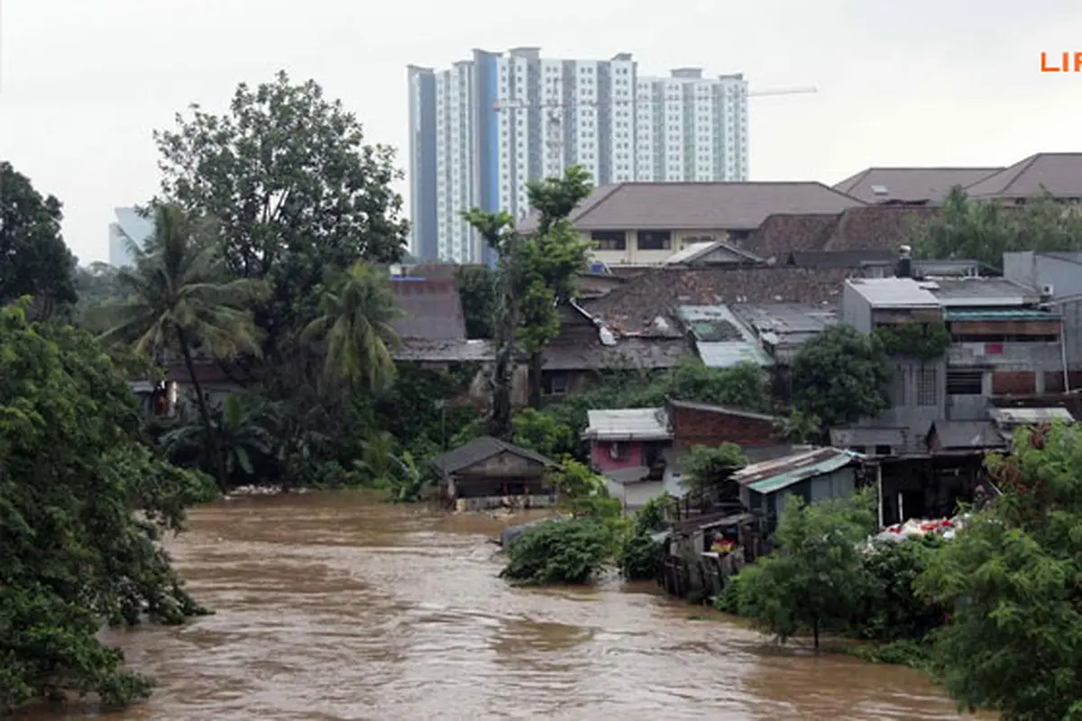 foto-banjir-ciliwung-kalibata-5-140118b.