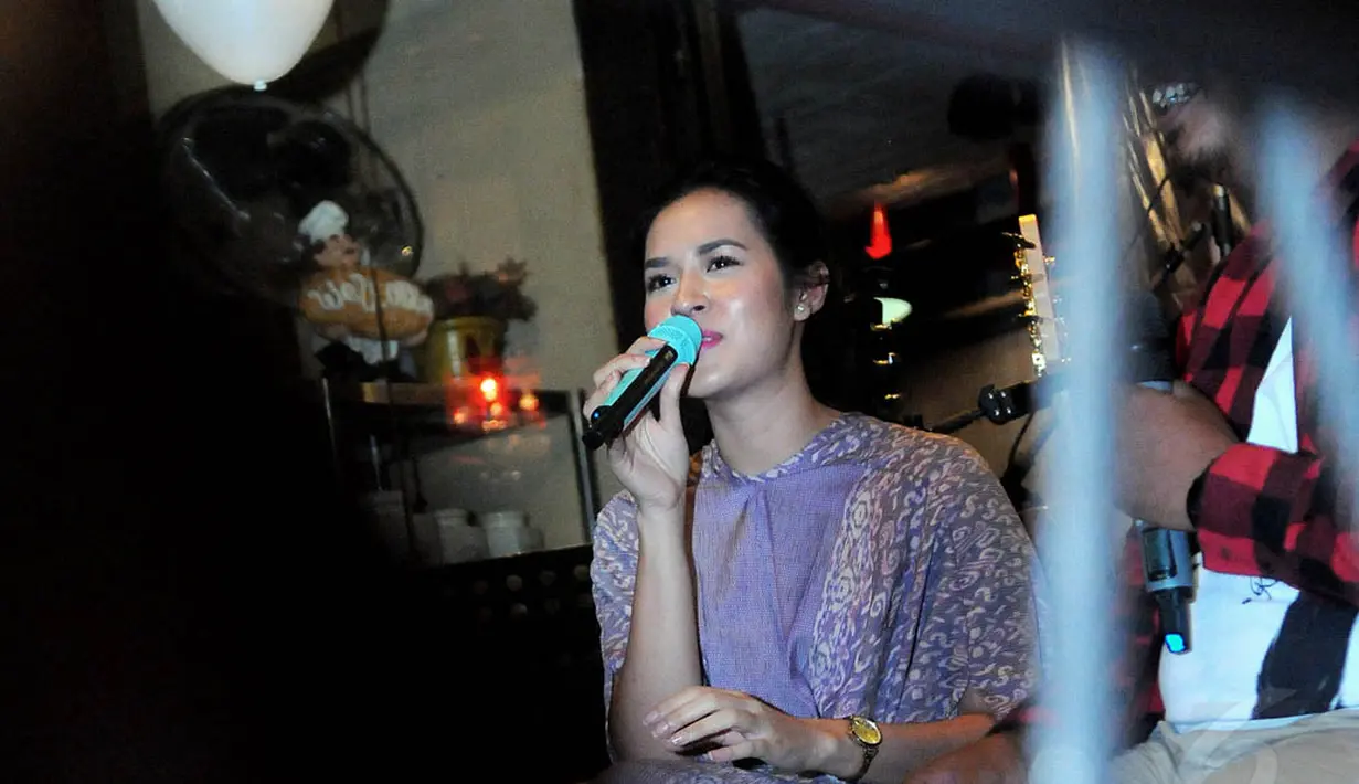 Ditemui saat buka puasa bareng fans di kawasan Kebayoran Baru, Jakarta, Jumat (18/7/14), dara kelahiran 6 Juni 1990 itu mengaku punya impian besar dalam hidupnya untuk mengadakan konser tunggal. (Liputan6.com/Faisal R Syam)