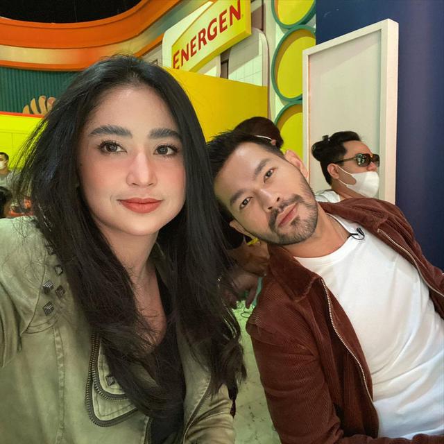 Dewi Perssik dan Rian Ibram