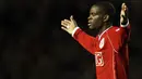 4. Louis Saha (Manchester United), dirinya berhasil mempersembahkan dua gelar Liga Inggris dan Piala Champions bagi Red Devils. Sayang kemudian cedera menghantui striker Prancis ini sehingga kariernya meredup. (AFP/Andrew Yates)